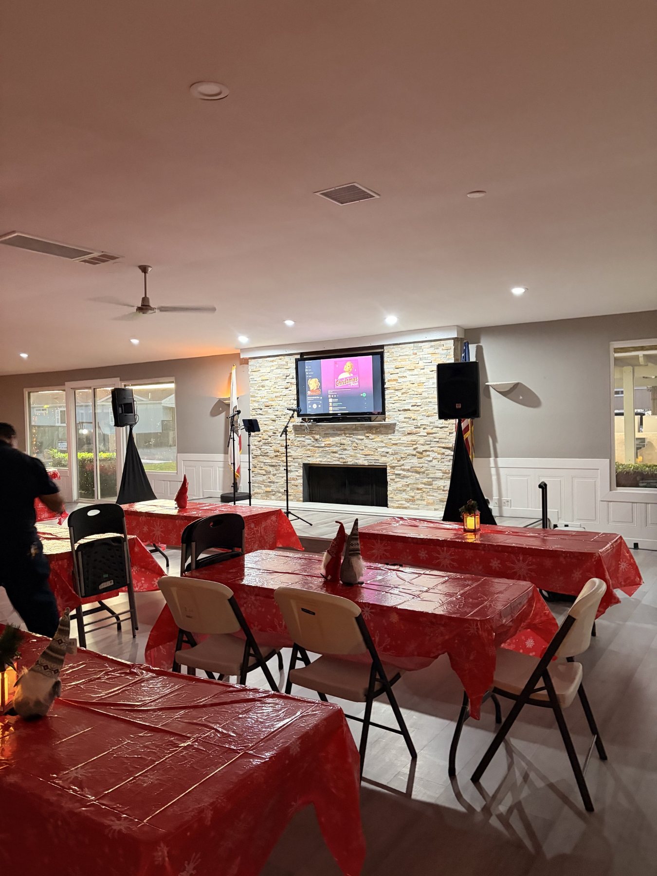 Palmwood Rentals speaker and microphone setup for an indoor gathering